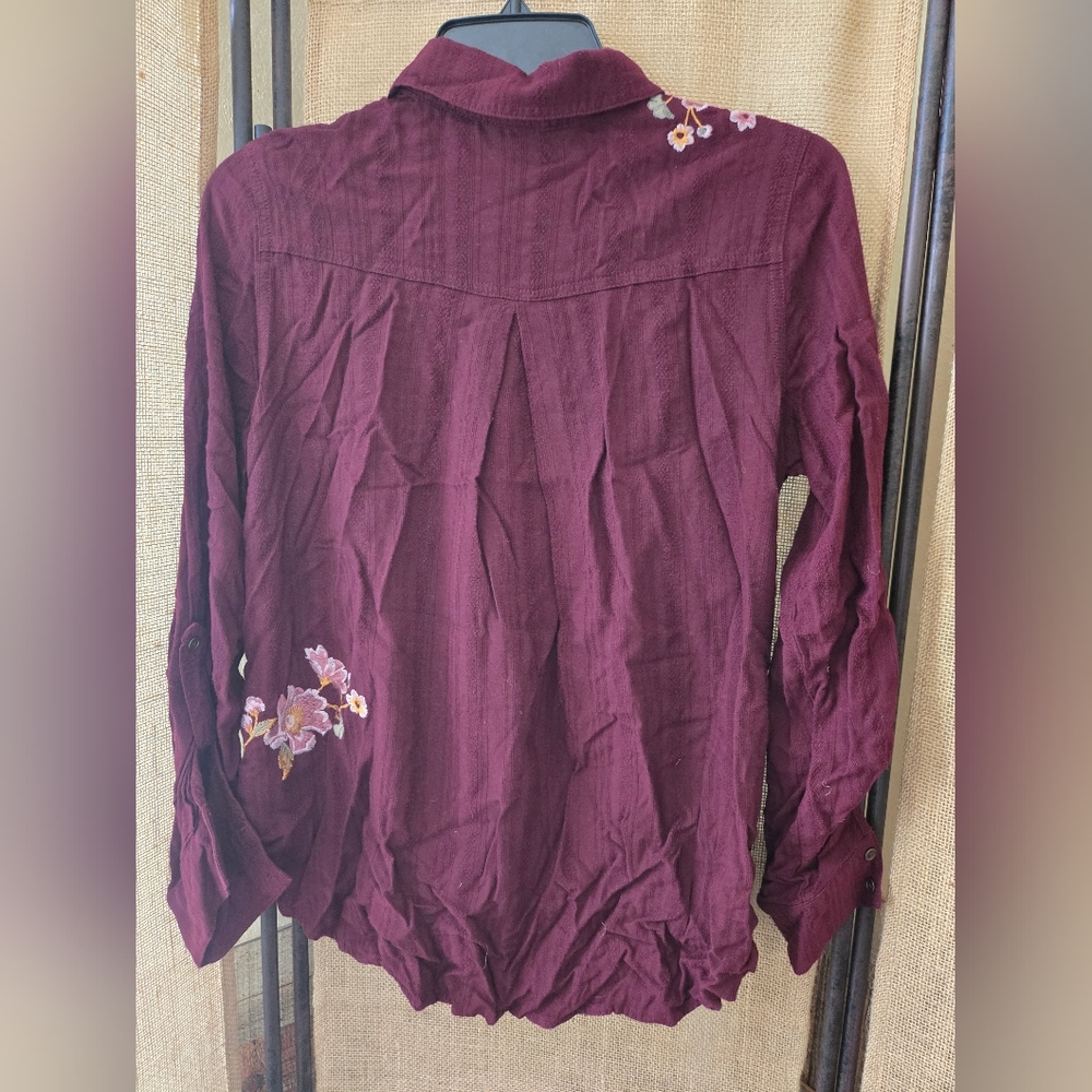 Women's Knox Rose Burgundy Embroidered Floral Button-Up Shirt Size M - Picture 16 of 16